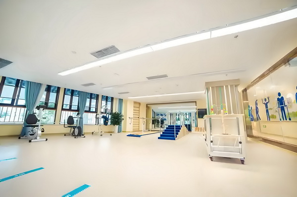 深圳入户积分要多少分_2025暑期档大盘票房连续10天破亿 竞争激烈市场时而在